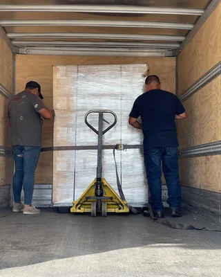 Carga y logística de salsas HERVI